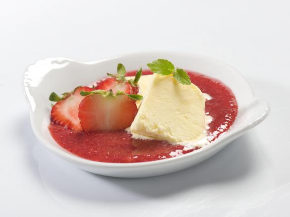 Zmrzlinové parfait na jahodovém lůžku