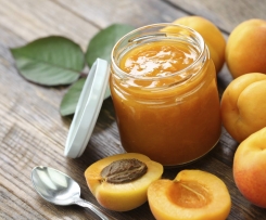 Meruňková marmeláda s mandlemi