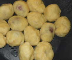 Domácí bramborové knedlíky se švestkami