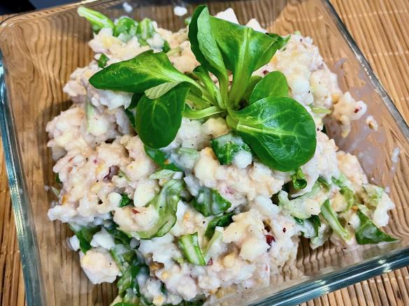 Waldorfsalat s brusinkami