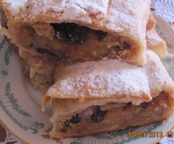 Štrůdl s ořechy a jablky