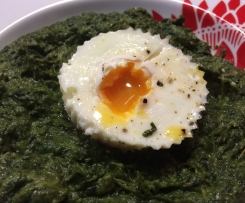 Špenát se sýrem a vajíčkem