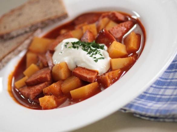 Pivní gulášová polévka