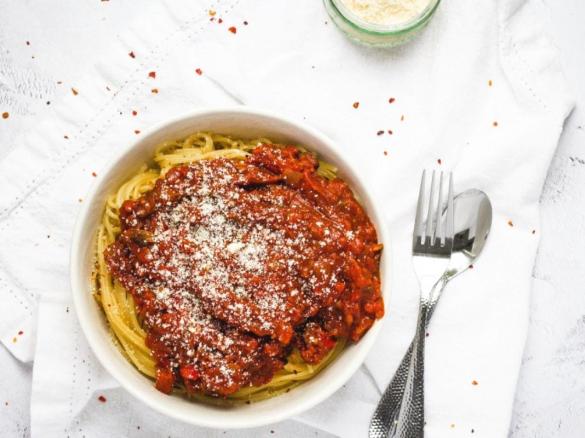 Špagety se zeleninovo-smetanovou omáčkou