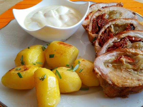 Kuřecí kapsy s mozzarelou a omáčkou