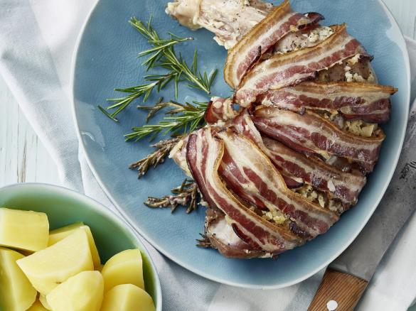 Krůtí maso se slaninou a bramborami