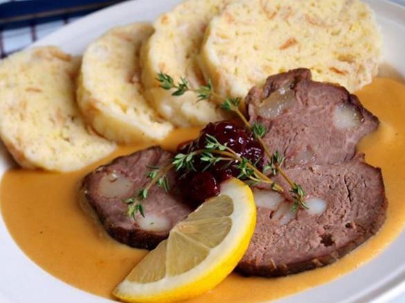 Svíčková omáčka s knedlíkem