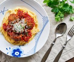 Rajská omáčka s masovými kuličkami a těstovinami