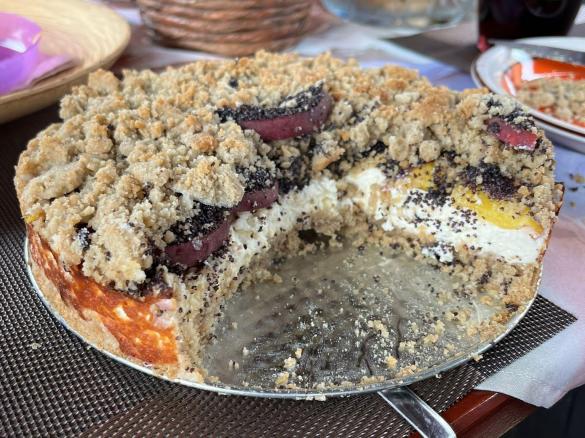 FIT ŠVESTKOVÝ KOLÁČ S MÁKEM A TVAROHEM