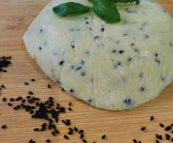 Domácí sýr s černuchou a pískavicí