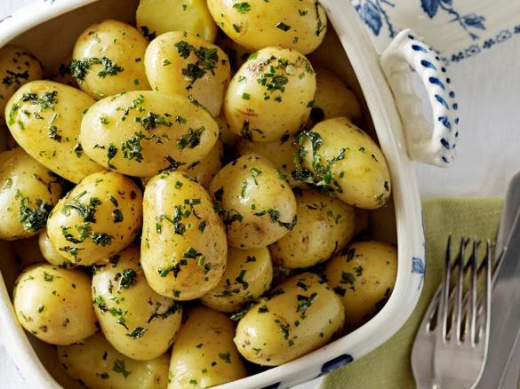 obyčejné BRAMBORY s obyčejným MÁSLEM