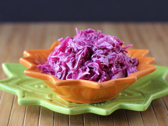 Zelný salát s jogurtem