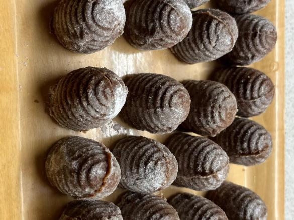 Včelí úlky - z piškotů a ořechů 2024