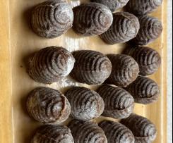 Včelí úlky - z piškotů a ořechů 2024