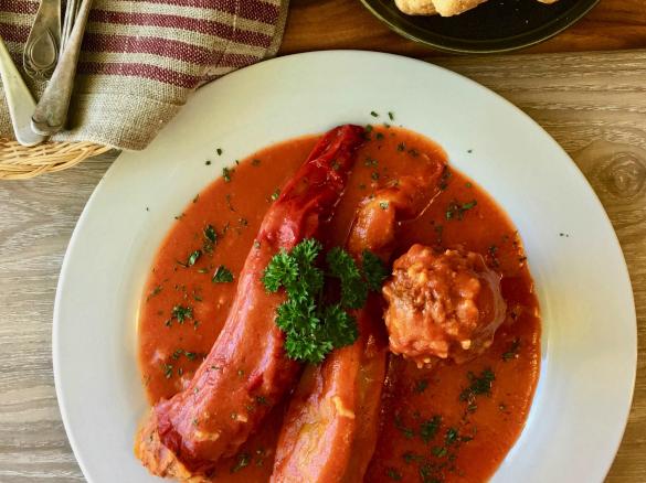 Plněné papriky s rajskou omáčkou