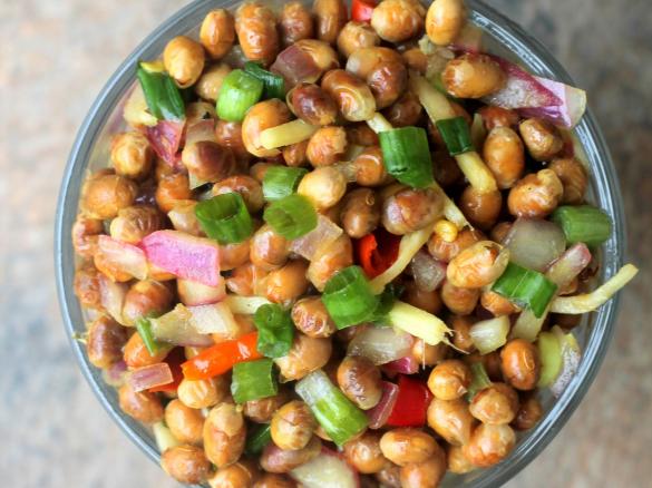 Sójový salát se zeleninou