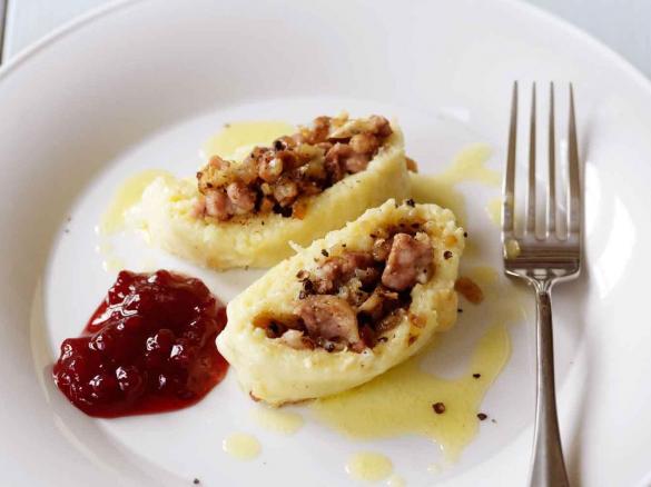 Bramborové knedlíčky plněné masem