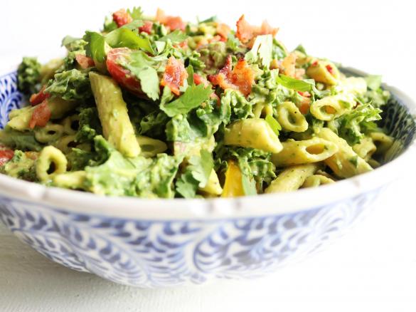 Těstoviny s avokádem a bazalkou