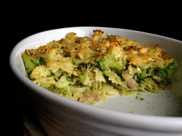 Zapečené těstoviny s kuřetem a brokolicí