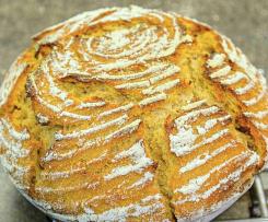 Kváskový, celozrnný, pšenično žitný chléb (vegan)