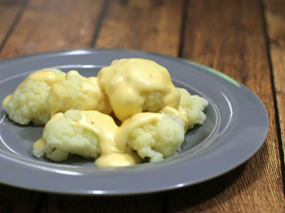 Květák v bílé omáčce s bramborem