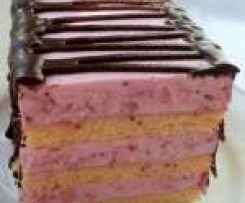 Skládané jahodové řezy