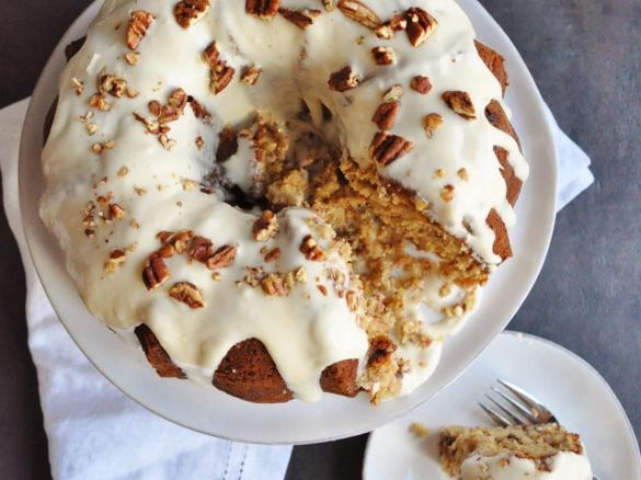 Bábovka se třemi druhy ořechů