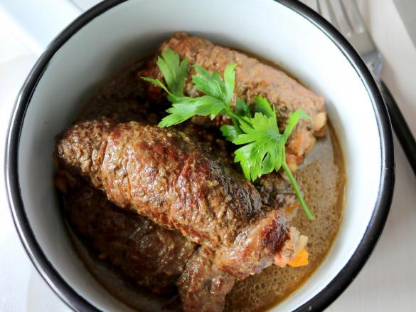 Hovězí roláda s okurkami