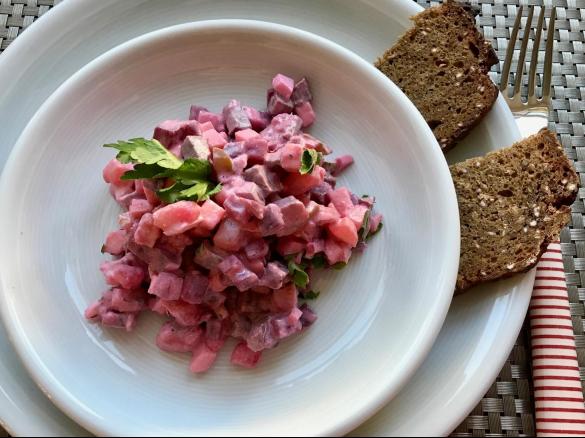 Bramborový salát s červenou řepou