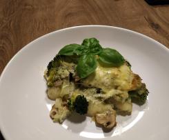 Zapečené noky s brokolicí, žampiony a modrým sýrem