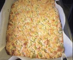 Rebarborová buchta se třtinovou drobenkou