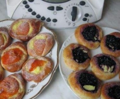 Kynuté koláče s pudinkem a ovocem