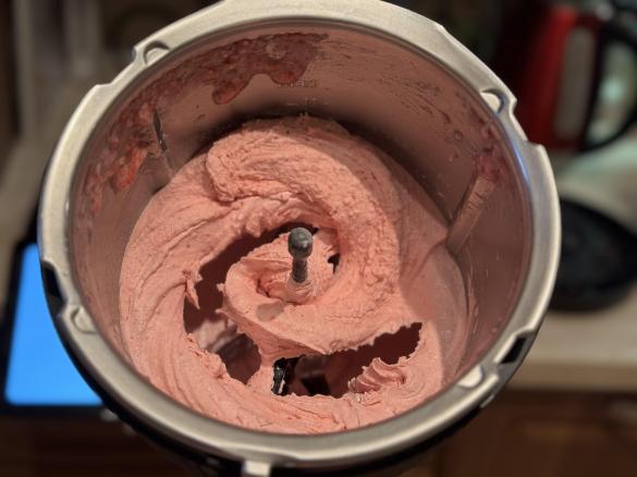 Proteinová zmrzlina (jahoda)