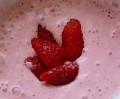 Sladký tvarůžek s jahodami