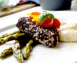 Steak z tuňáka s mandlovými noky a chřestem