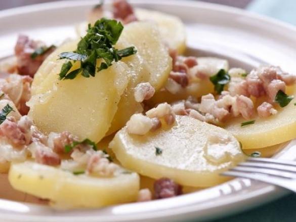 Bramborový salát se slaninou