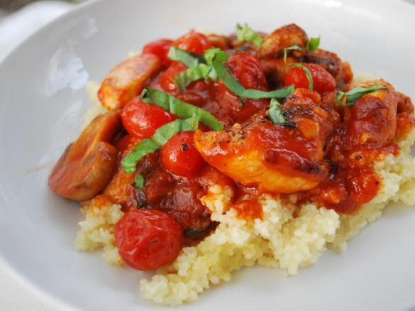 Kuřecí prsa na houbách s rajskou omáčkou