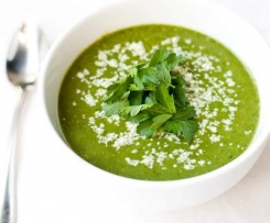 Bezlepková špenátová polévka z mladých kopřiv