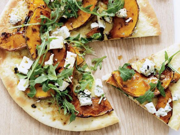 Pizza s rajčaty a bylinkami