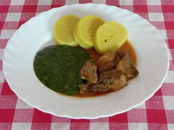 Hovězí kostky na česneku se špenátem