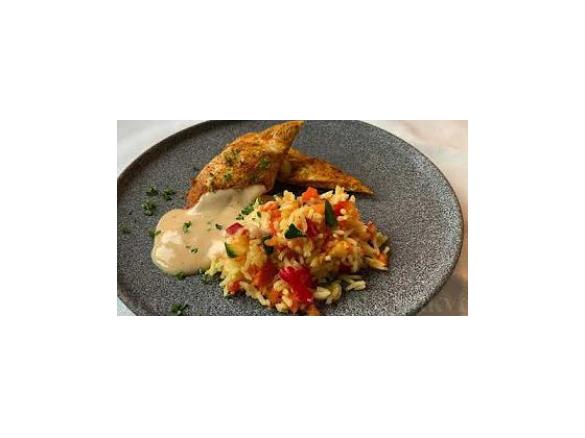 Kuře s rýži, cuketou a mrkví