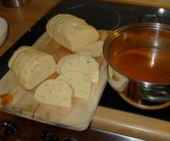 Kuře na paprice s houskovým knedlíkem