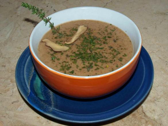 Houbová polévka se smetanou