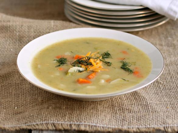 Kedlubnová polévka s mrkví a ředkvičkou