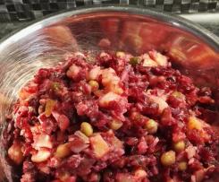 Lehký bramborový salát s červenou řepou