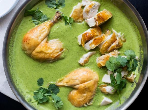 Kuře s hustou zelenou chilli omáčkou