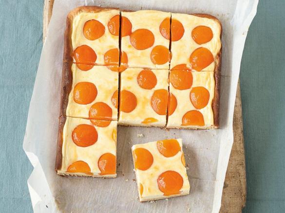 Tvarohový koláč s broskvemi