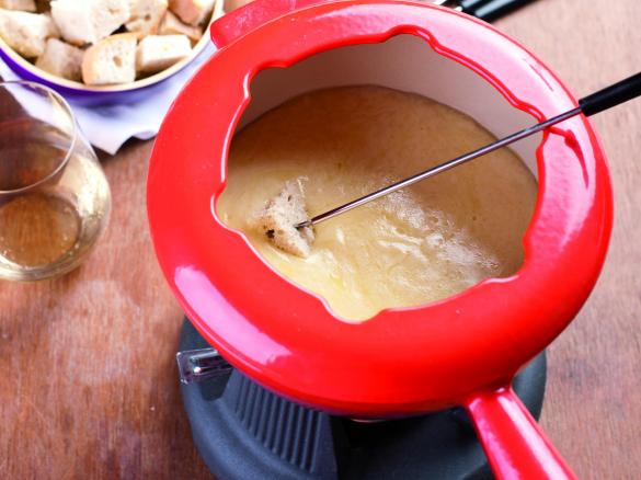 Švýcarské sýrové fondue