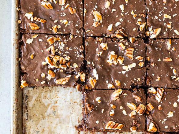 Bezlepkové cuketové řezy s ořechy kokosem