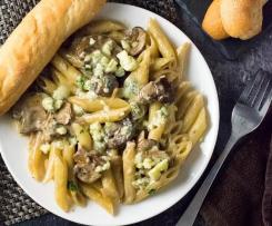 Těstovinový salát se žampiony a nivou
